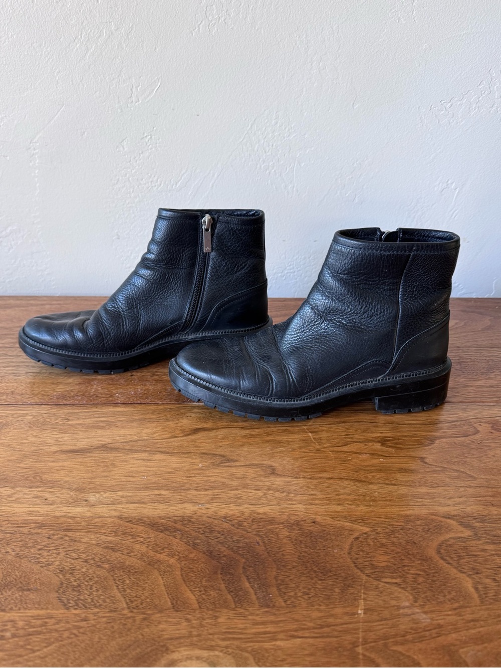 Aquatalia side zip black leather Chelsea boot size 8.5